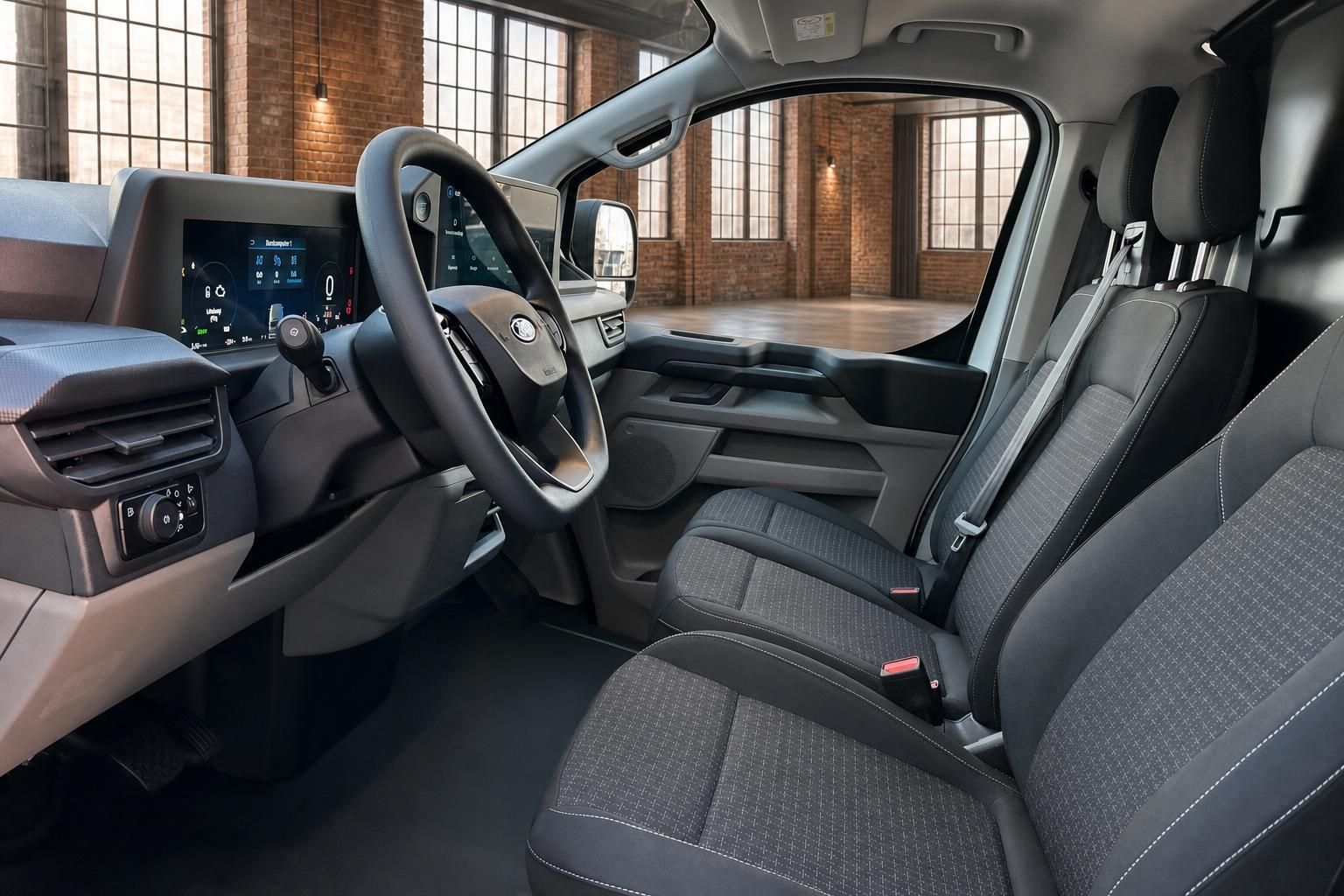 Ford Transit Innenraum mit Fahrersitzen und Cockpit-Display