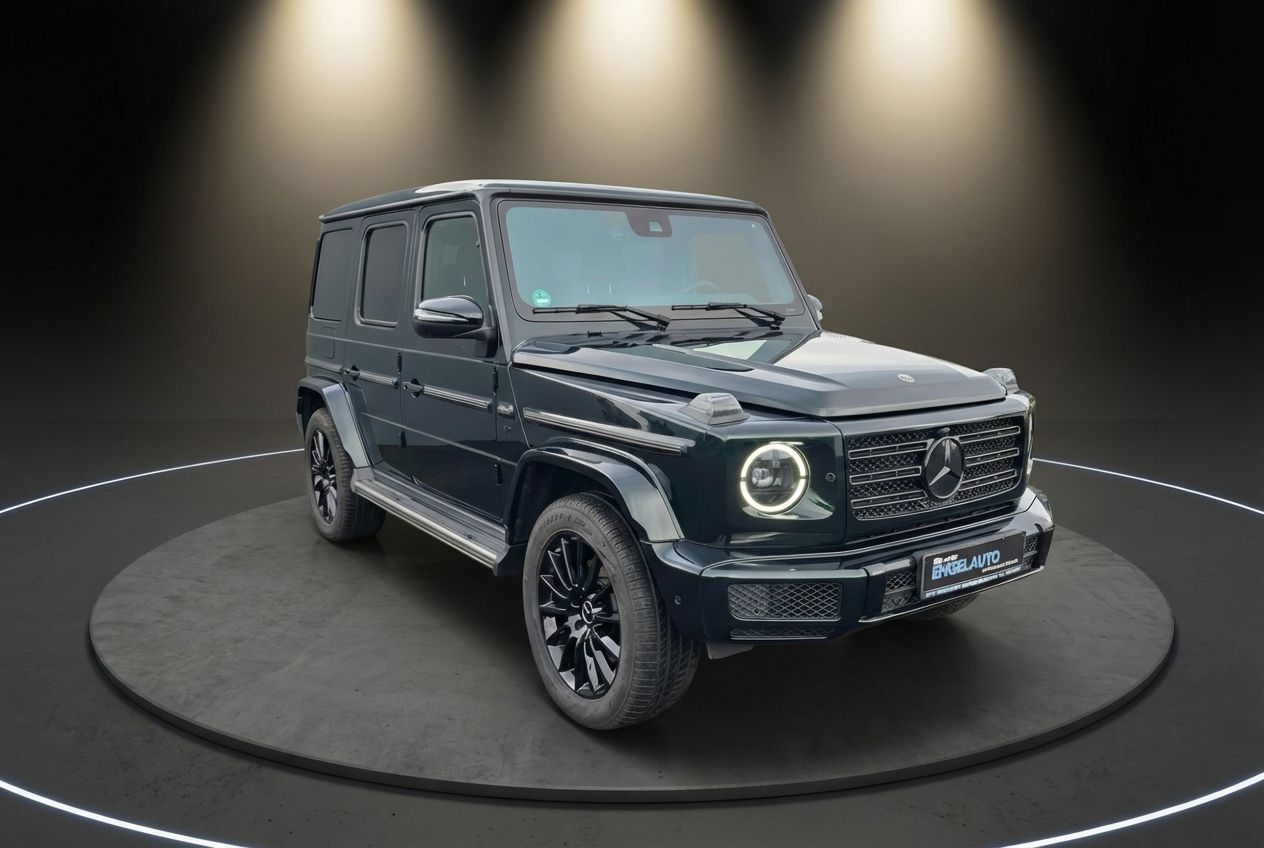 Mercedes-Benz G-Klasse schwarz grün Geländewagen Frontansicht Händlerpräsentation