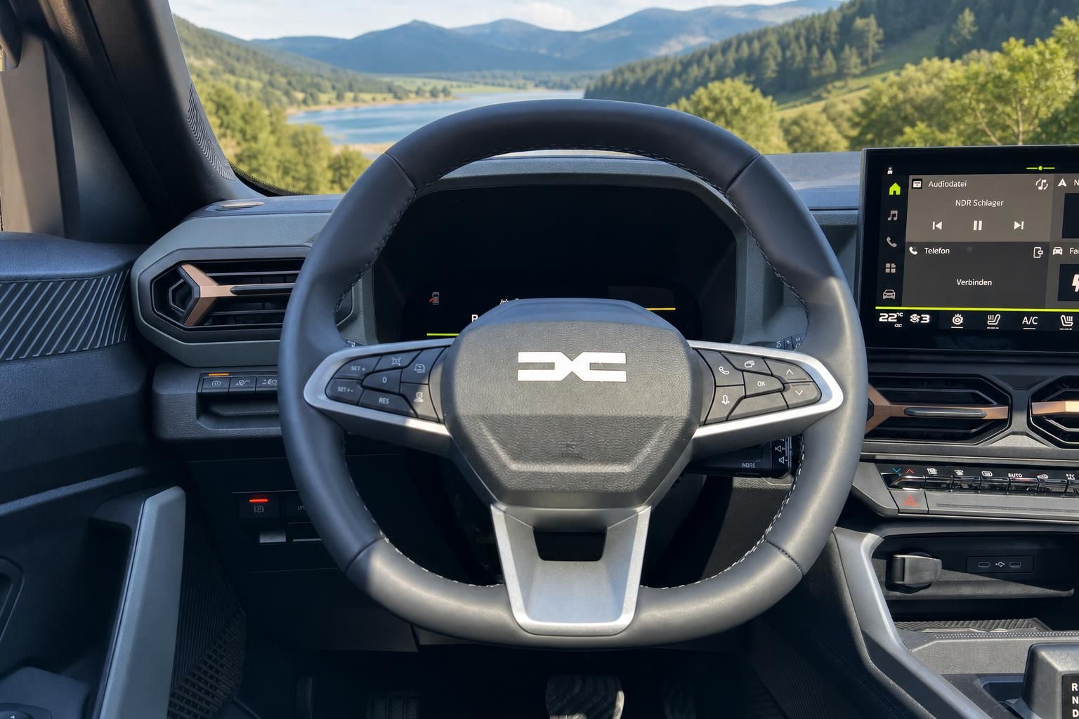 Dacia Lenkrad mit Multifunktionstasten und digitalem Kombiinstrument