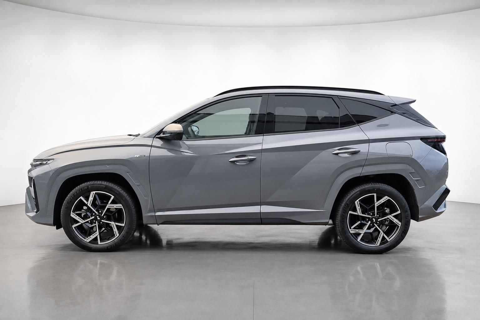 Hyundai Tucson N Line Neuwagen, Seitenansicht komplett von der Seite