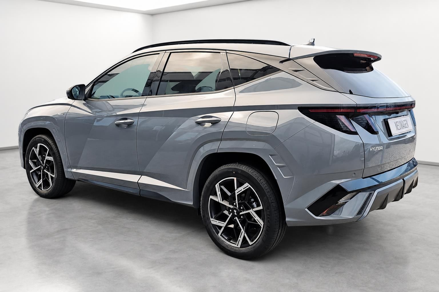 Hyundai Tucson N Line Neuwagen, Heckansicht schraeg mit Ruecklichtern