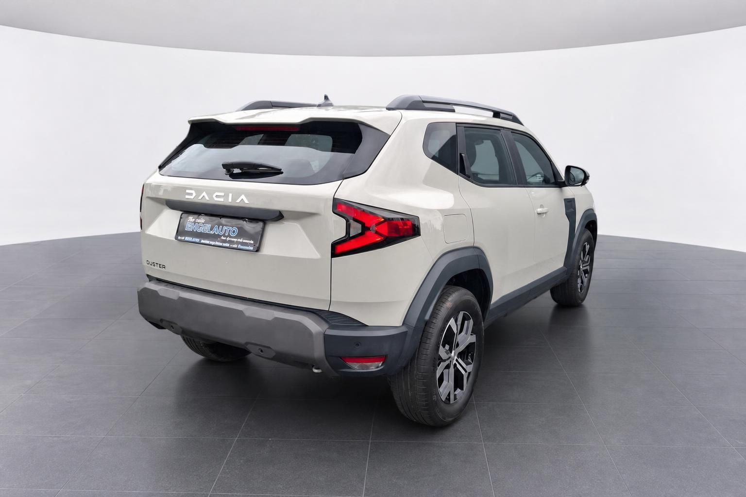 Dacia Duster SUV weiß, Heckansicht mit Dachreling