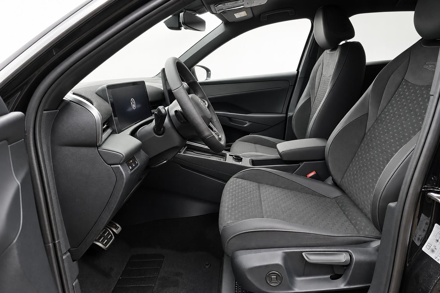 Vordersitze und Cockpit VW ID.5 GTX bei geöffneter Fahrertür