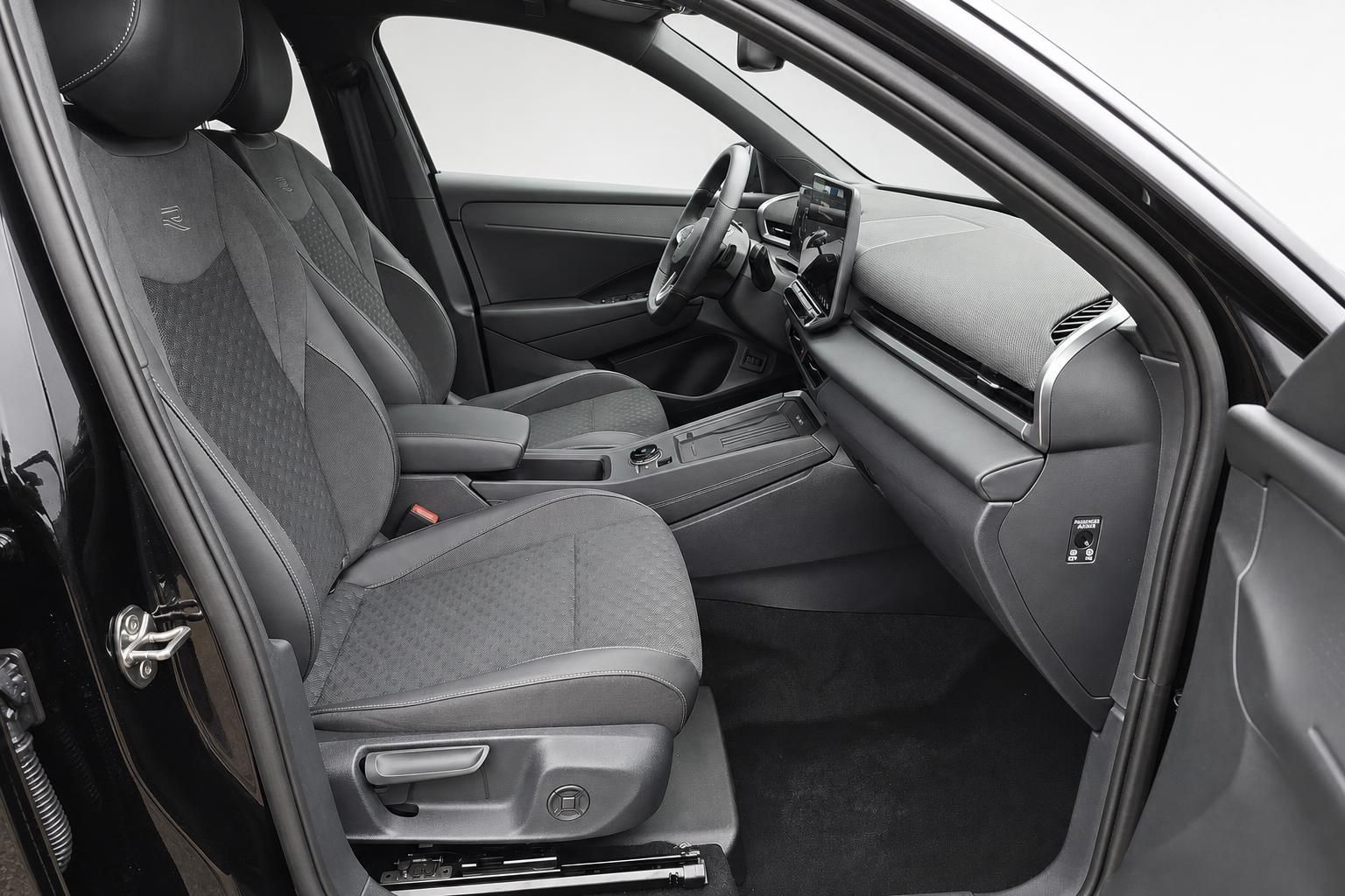 Innenraum VW ID.5 GTX mit Sportsitzen und Cockpit im Detail