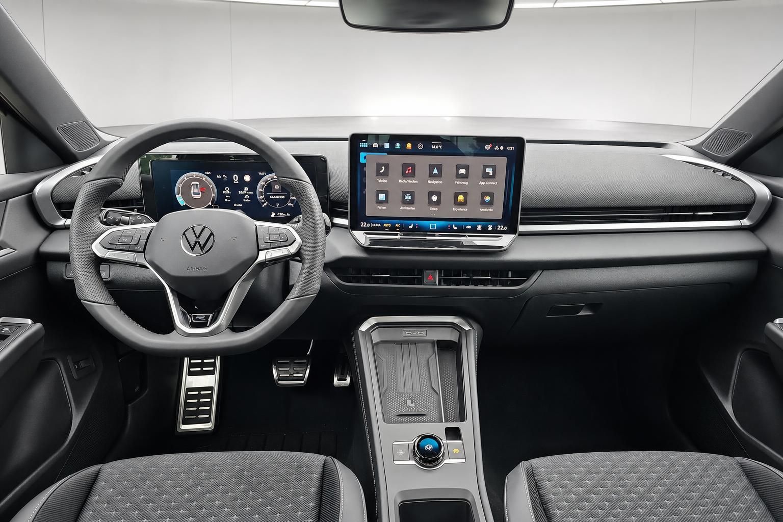 Cockpit VW ID.5 GTX mit Lenkrad und digitalem Infotainment-Display