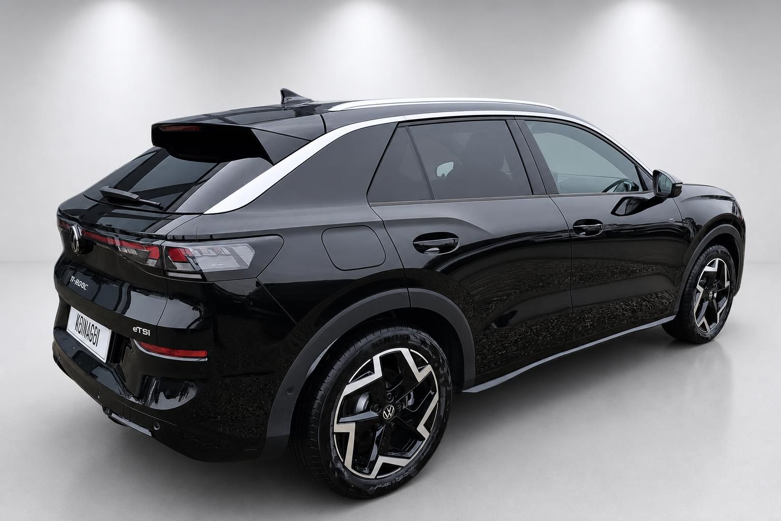 VW T-Roc eTSI schwarz Heck-Seitenansicht Felgen