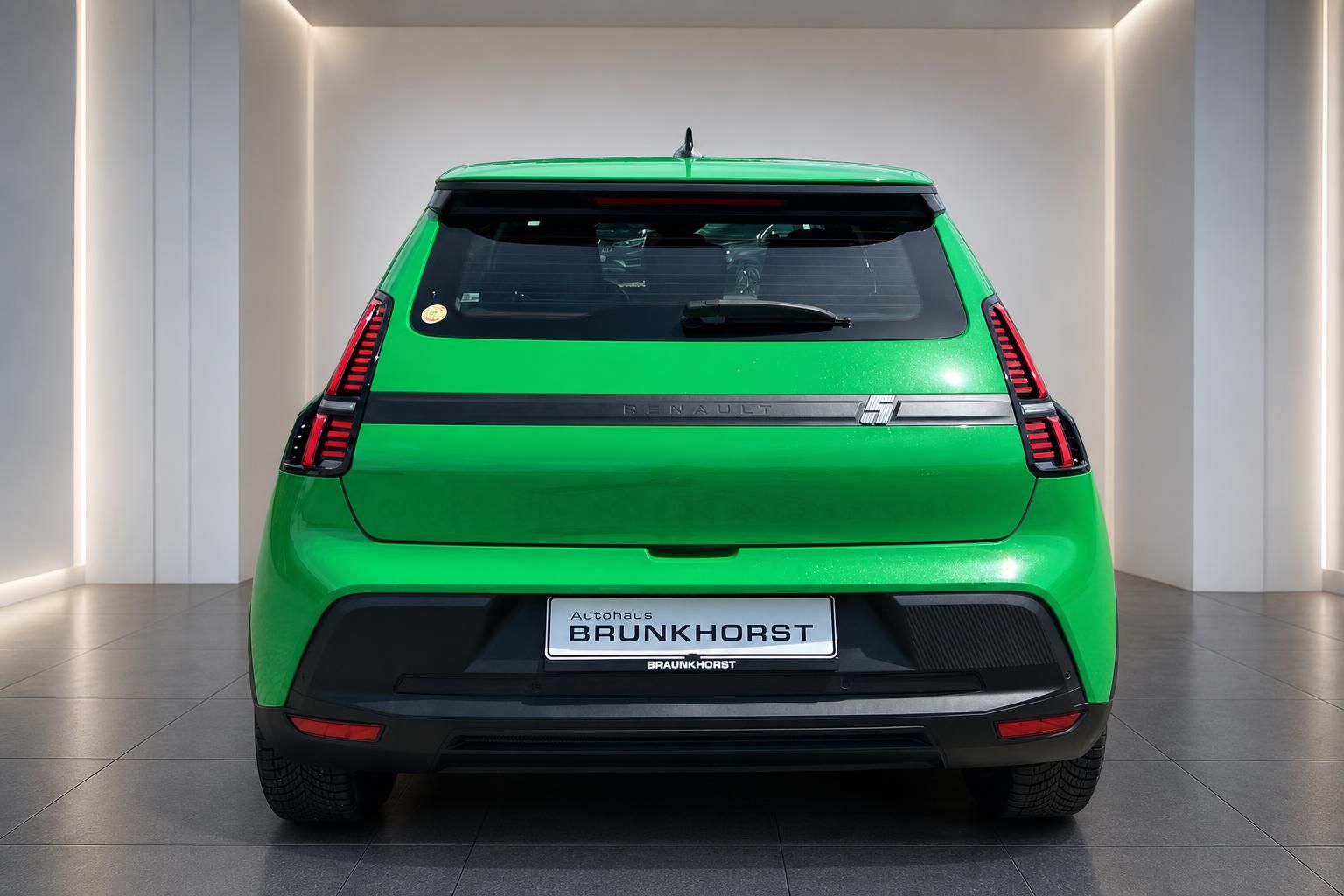 Renault 5 E-Tech Elektro grün Heckansicht mit LED-Rückleuchten