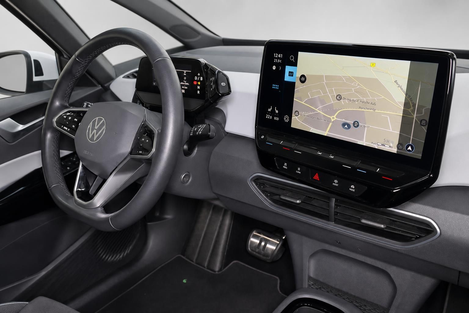 VW ID.3 Cockpit mit Lenkrad und Navigationssystem im Detail