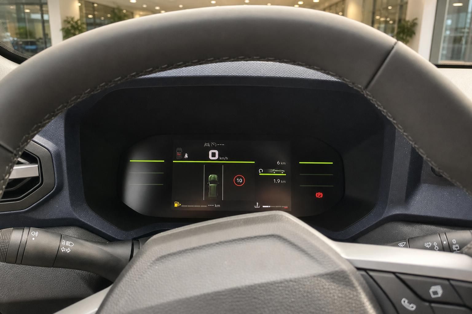 Digitales Kombiinstrument mit Tempomat-Anzeige im Fahrzeug-Cockpit