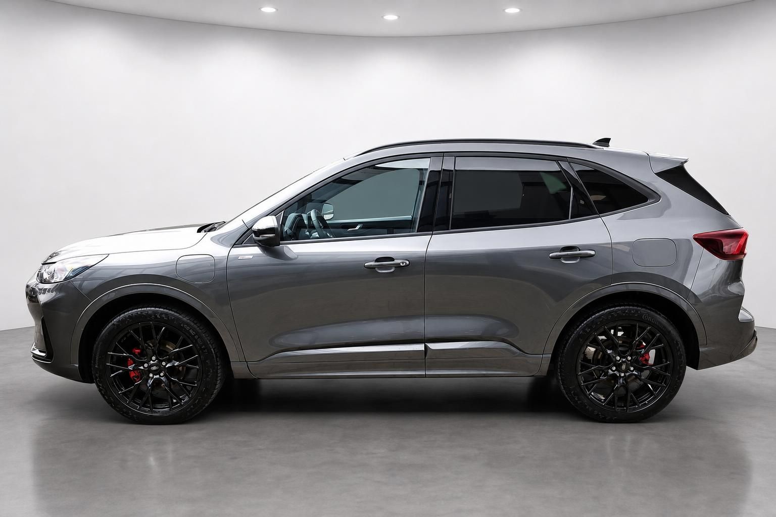 Ford Kuga grau metallic Seitenansicht im Profil