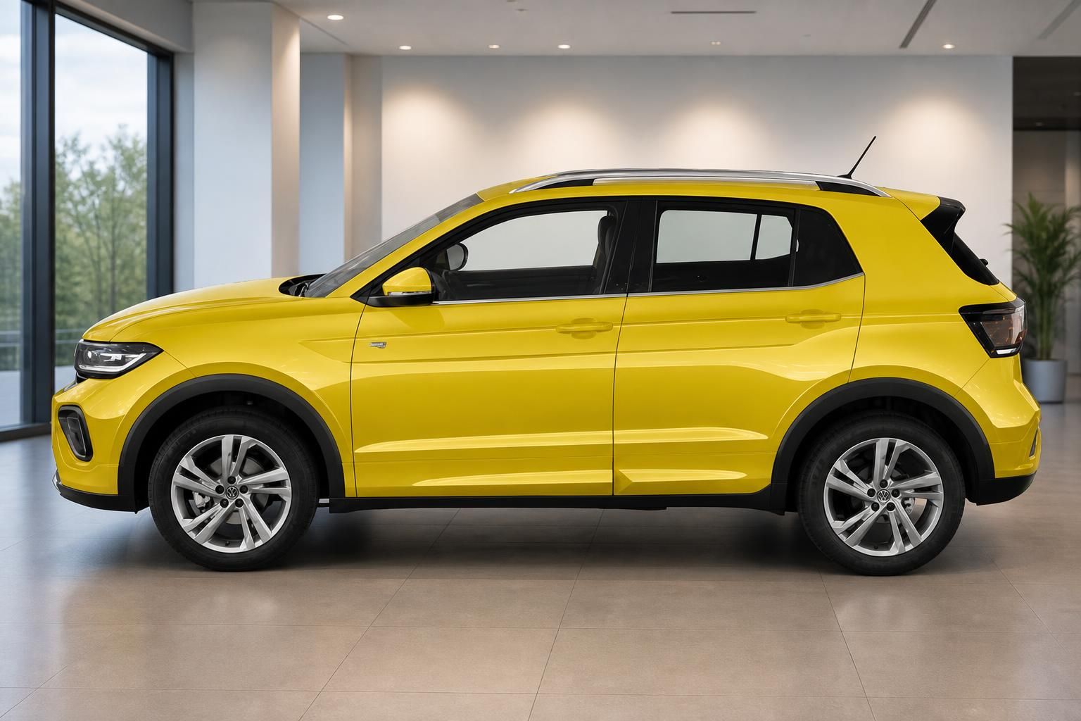 Volkswagen T-Cross gelb Seitenansicht kompakter SUV im Autohaus