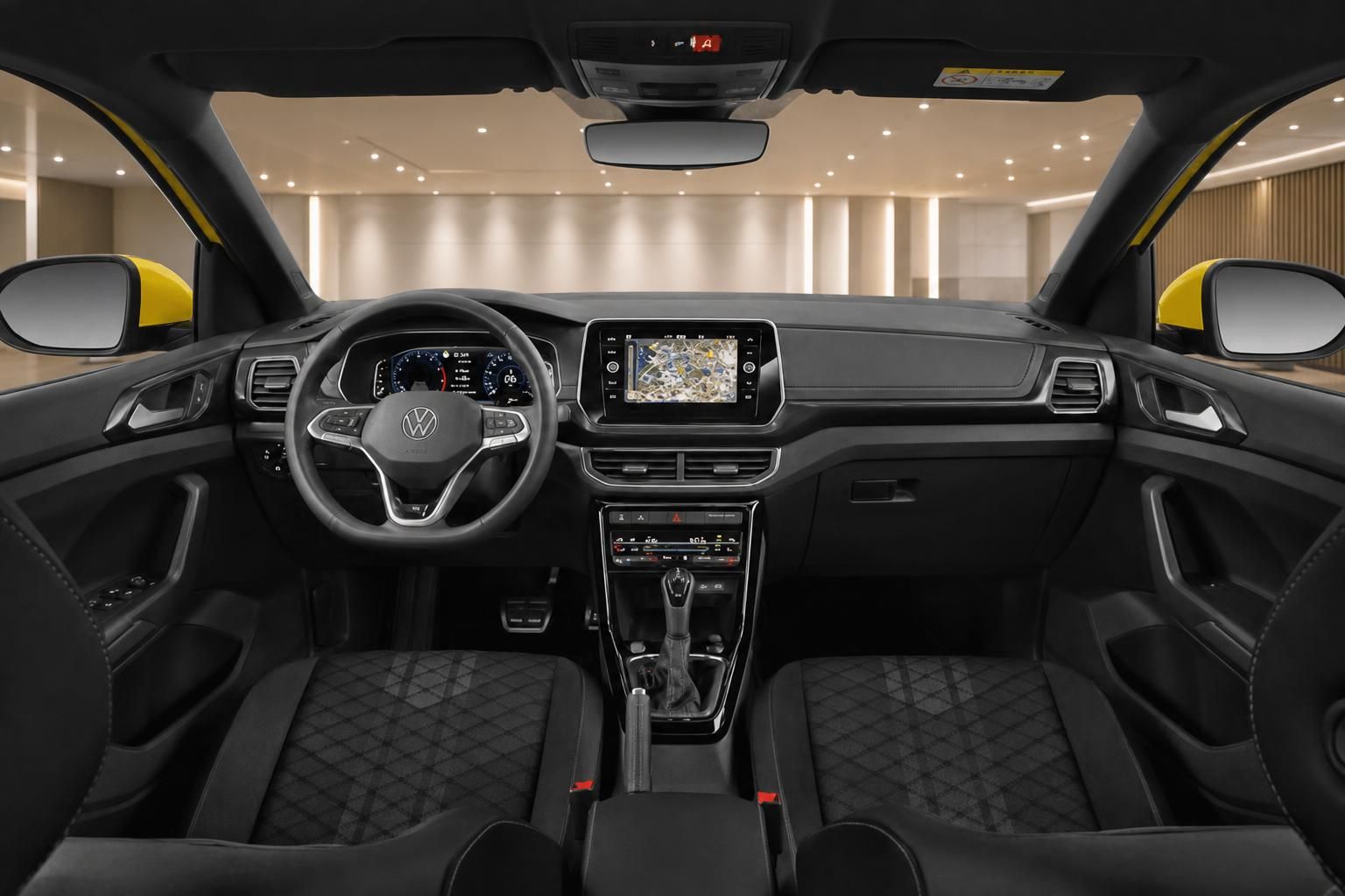 VW T-Cross Innenraum Cockpit mit Touchscreen Navigation und Lederlenkrad