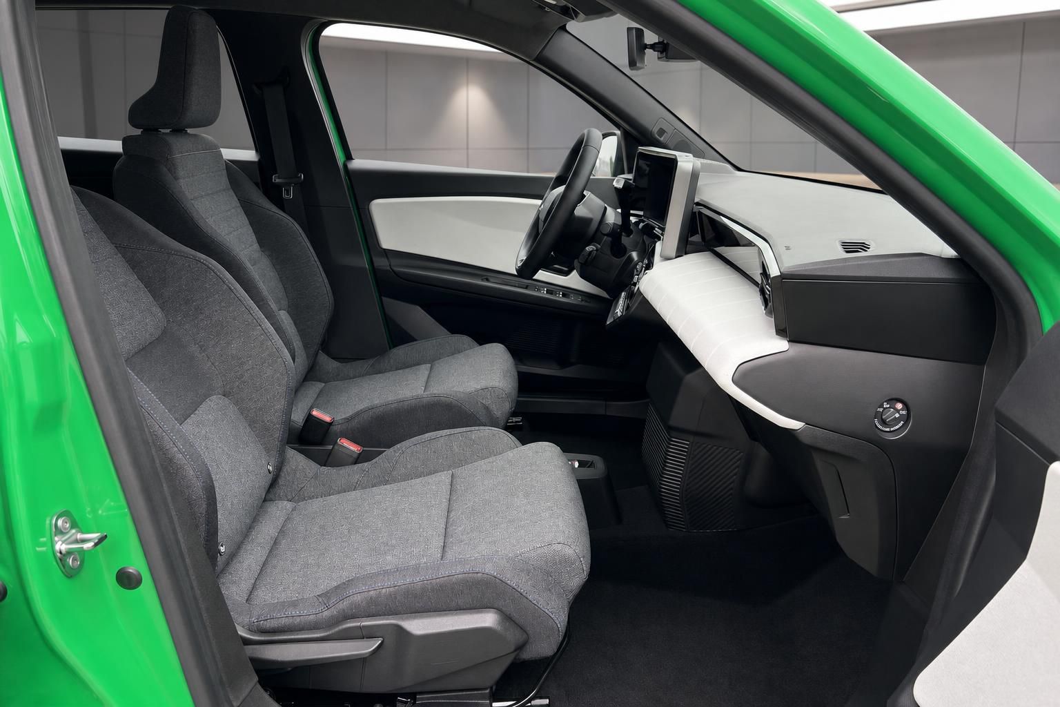 Fahrzeug Vordersitze Innenraum mit weißem Armaturenbrett in grünem Auto