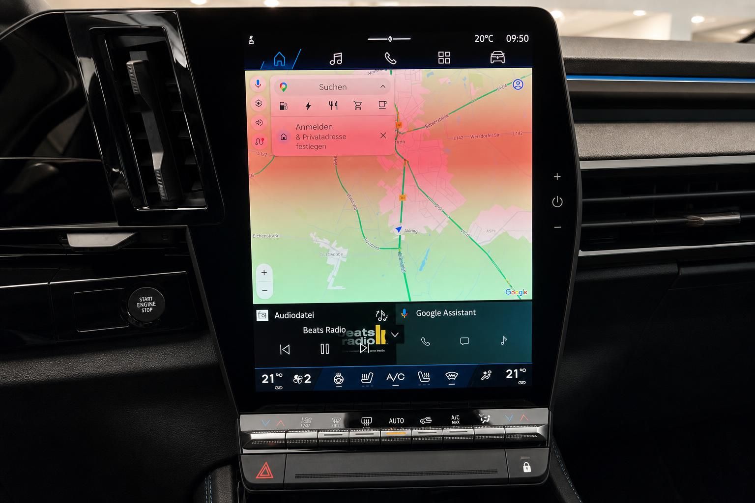 Renault Infotainment-Display mit Navigation und Klimabedienung im Detail