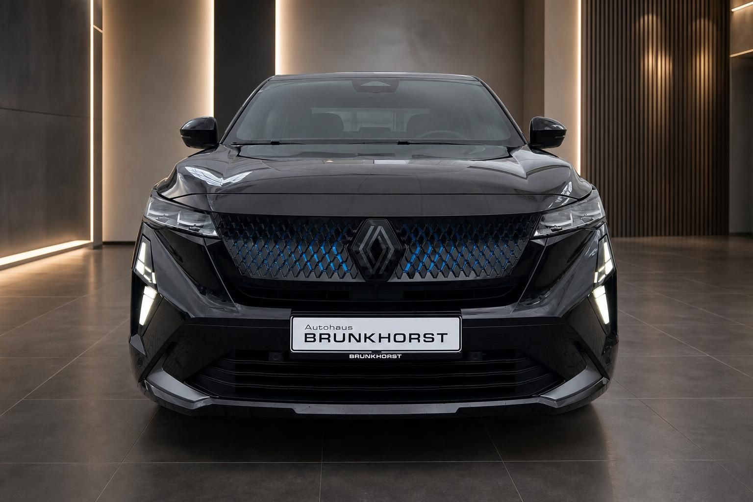 Renault Rafale schwarz, Frontansicht mit Kuehlergrill und LED-Scheinwerfern
