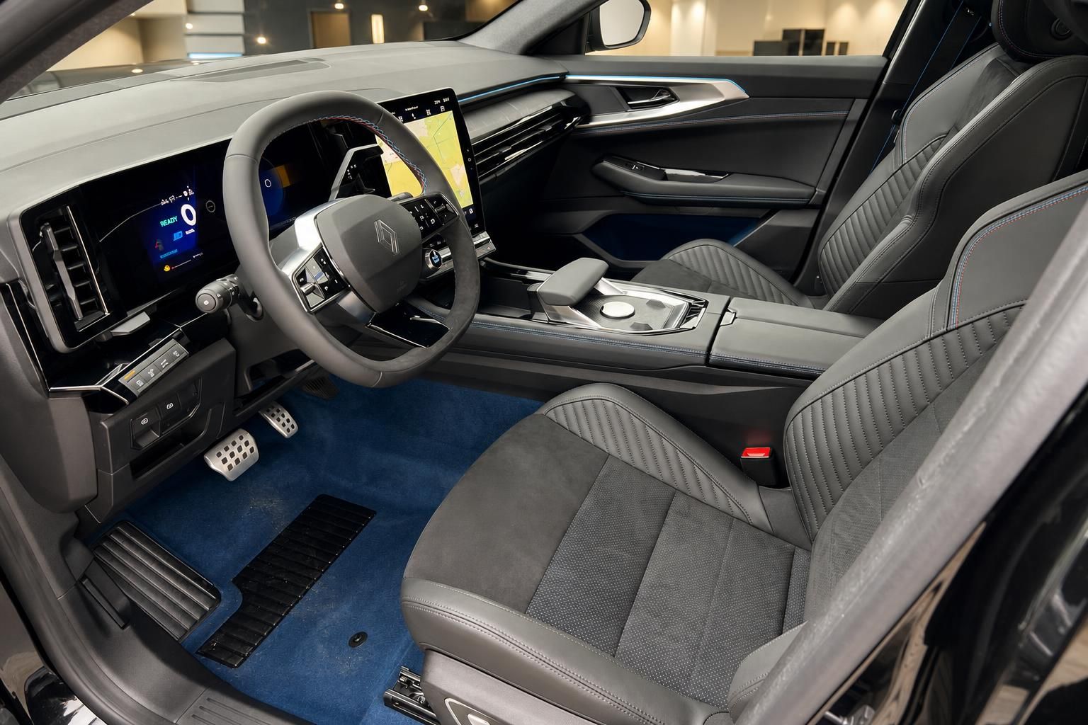 Renault Rafale Innenraum, Vordersitze und Armaturenbrett im Detail