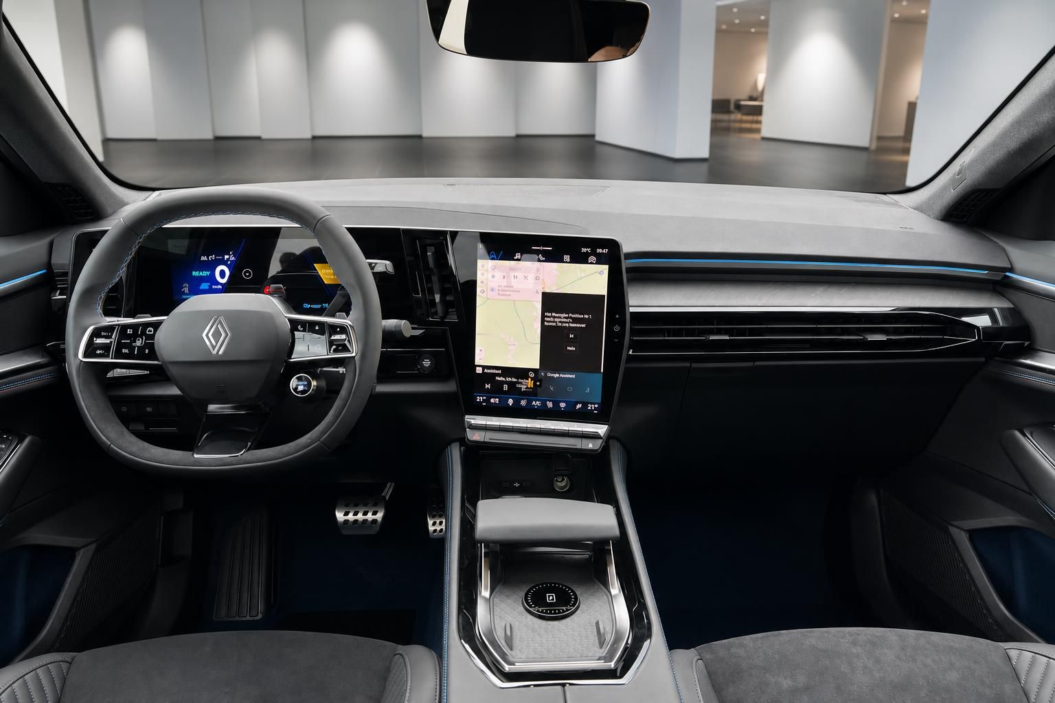 Renault Rafale Innenraum mit Cockpit, Lenkrad und Multimedia-Display