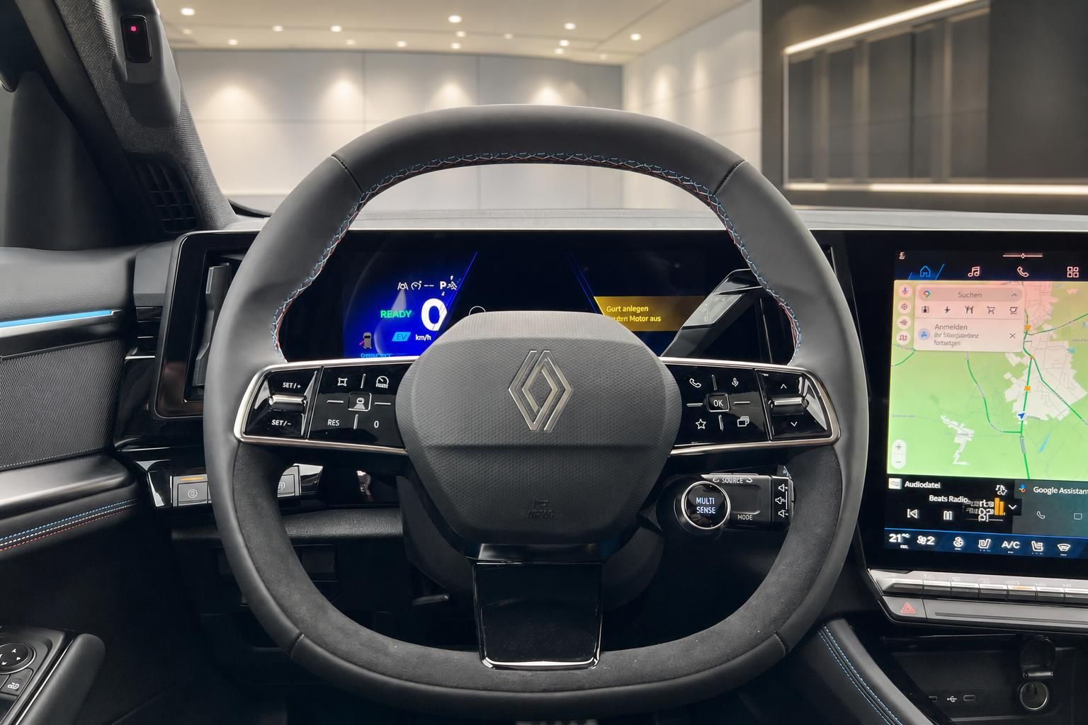 Renault Lenkrad mit Multifunktionstasten und digitalem Cockpit-Display