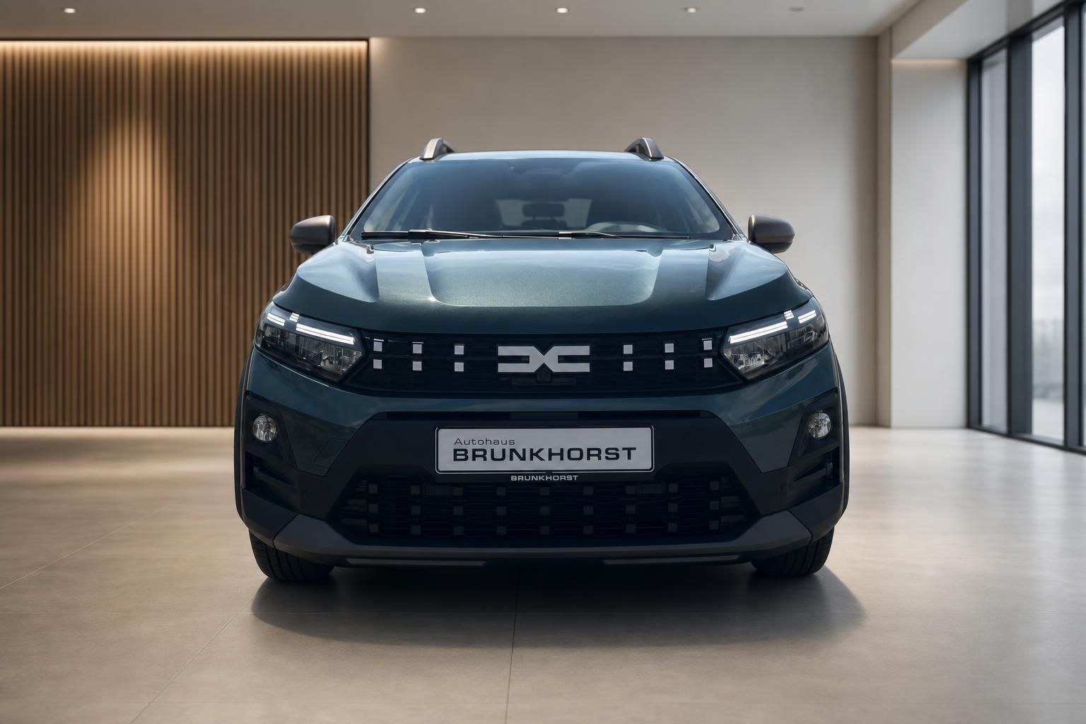 Dacia Sandero Frontansicht in modernem Showroom - elegantes Design mit LED-Scheinwerfern