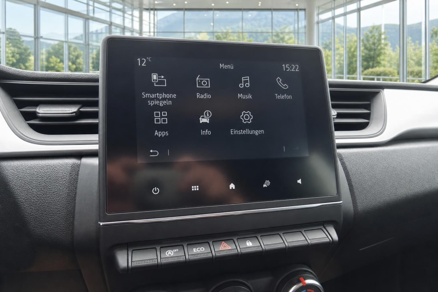 Mitsubishi ASX Infotainment-Touchscreen mit Menü, Radio, Smartphone-Spiegelung und Einstellungen