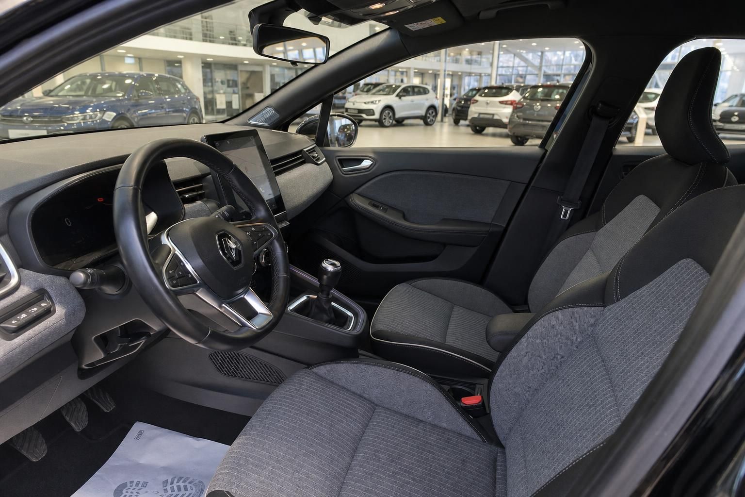 Renault Innenraum Fahrersitz und Cockpit mit Touchscreen