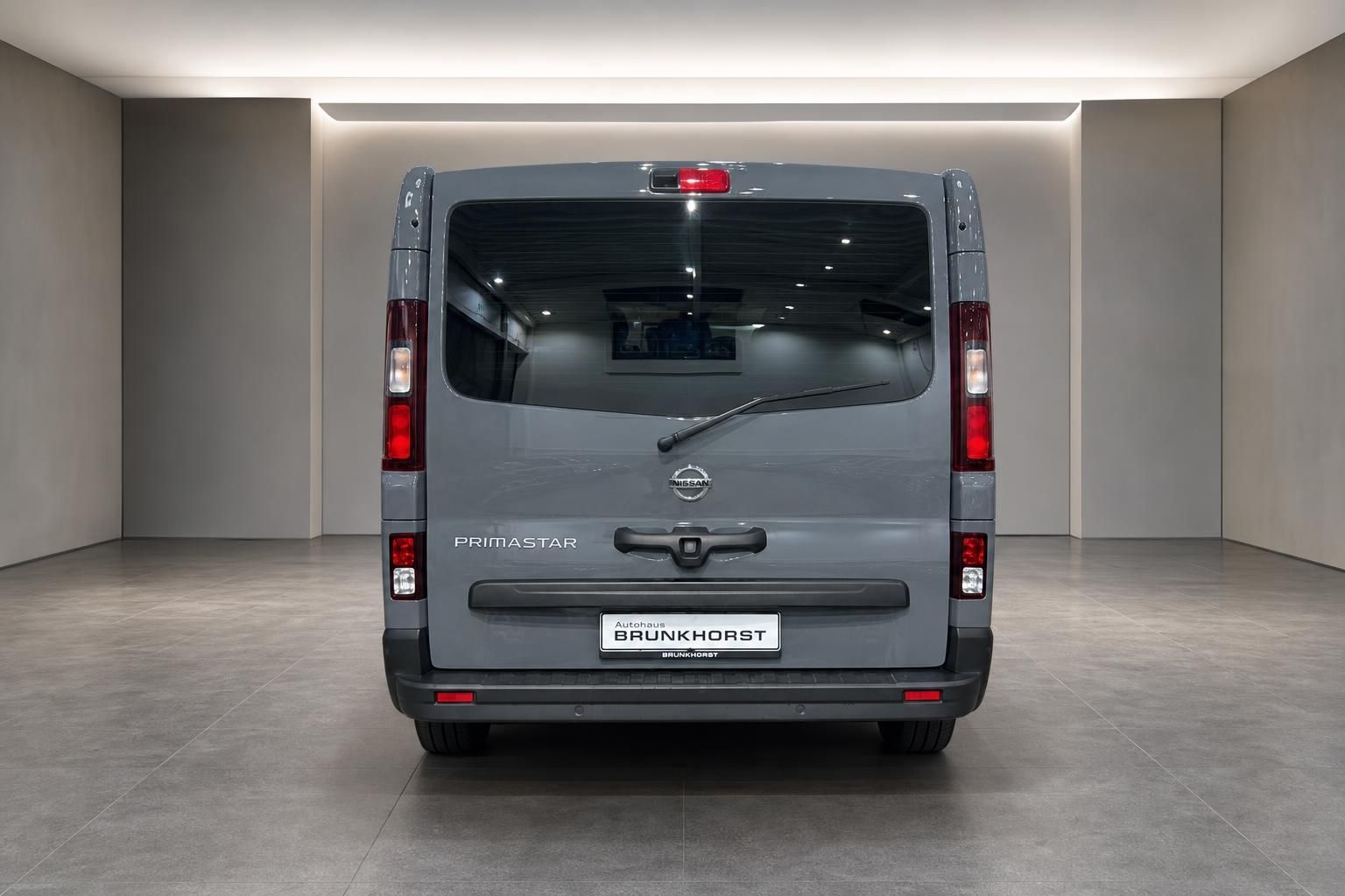 Nissan Primastar Heckansicht grau metallic Transporter Rücklichter Autohaus Brunkhorst