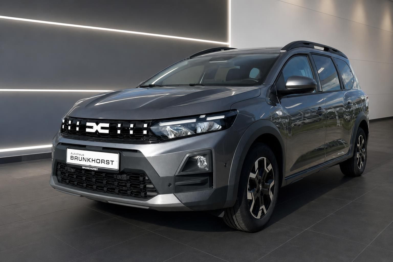 Dacia Jogger grau in Frontansicht beim Autohaus Brunkhorst