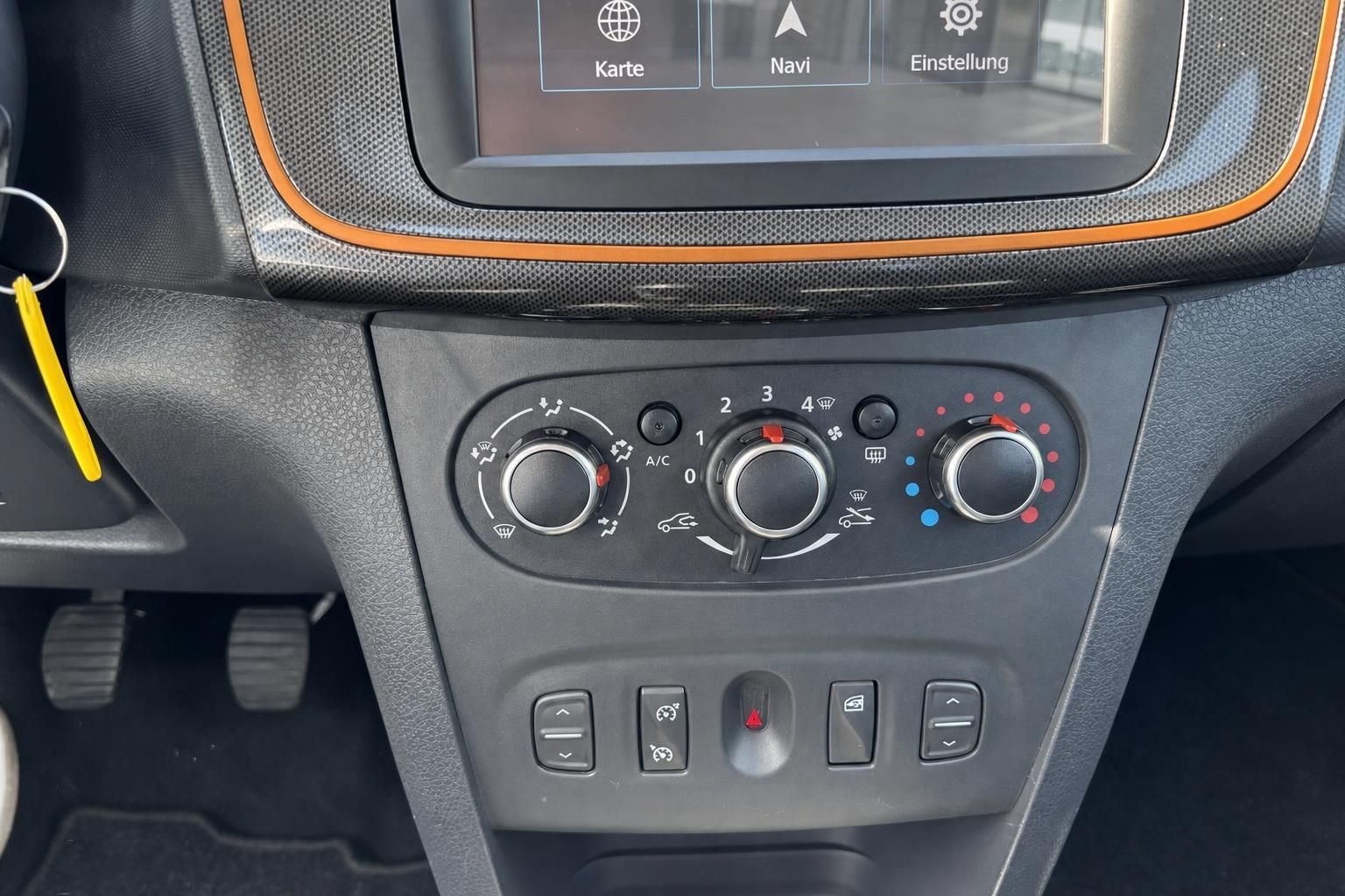 Dacia Klimabedienung und Mittelkonsole Detailansicht