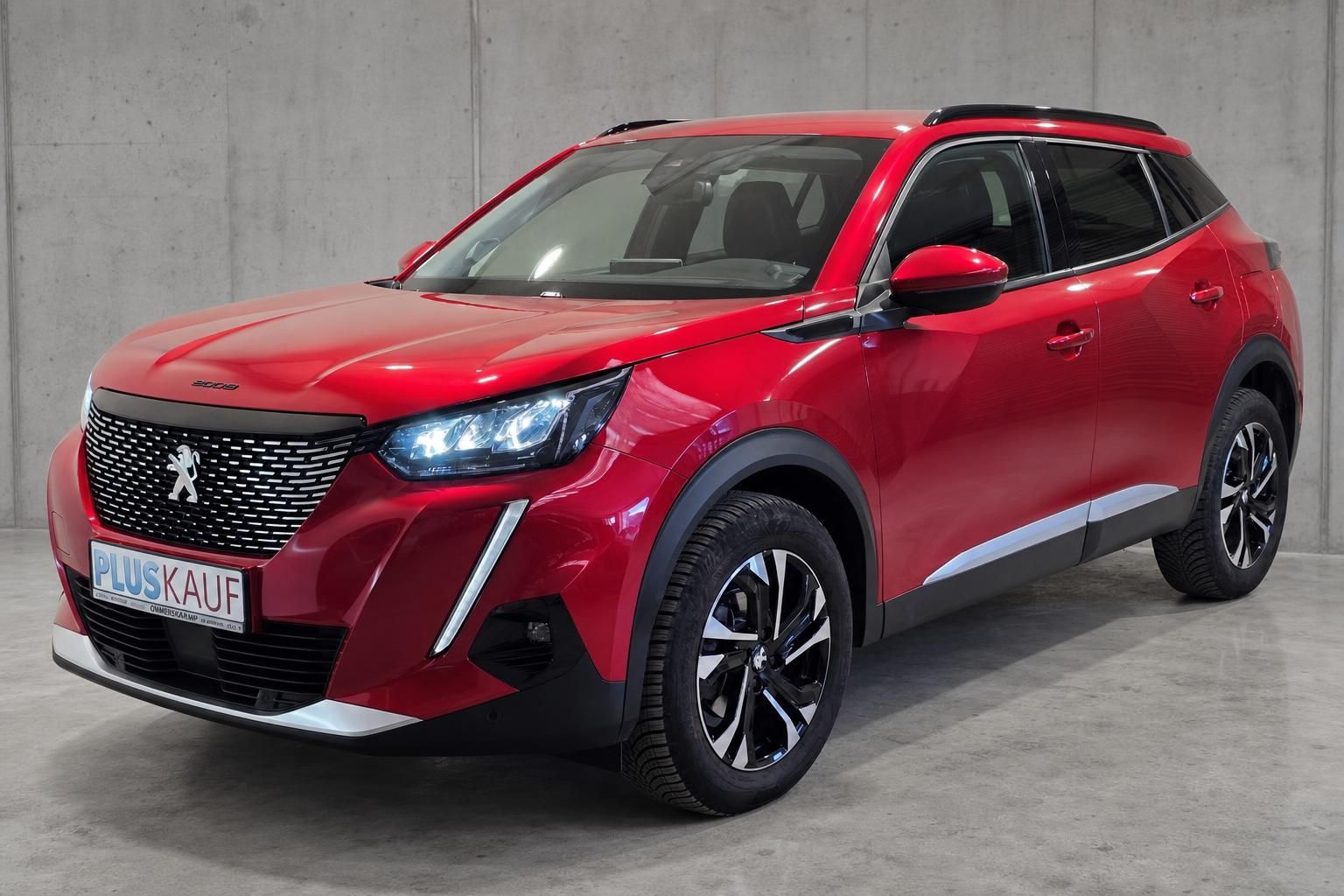 Peugeot 2008 rot Frontansicht mit Kühlergrill und Kennzeichen