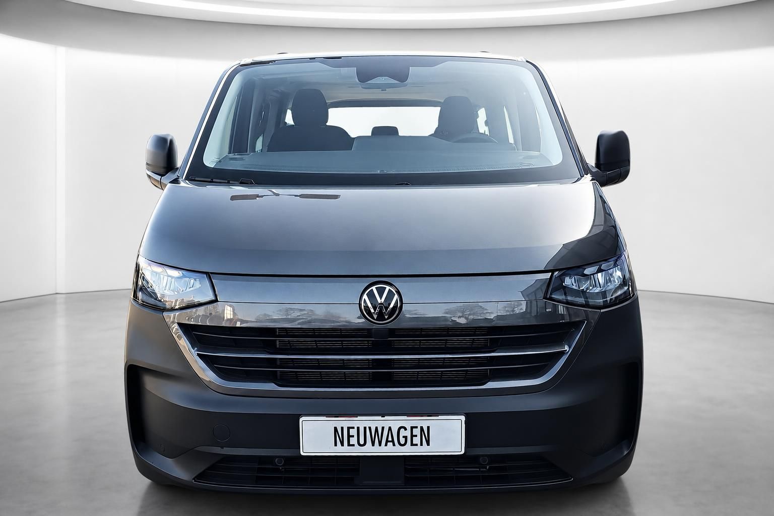 VW Transporter Frontansicht in grau, Neuwagen
