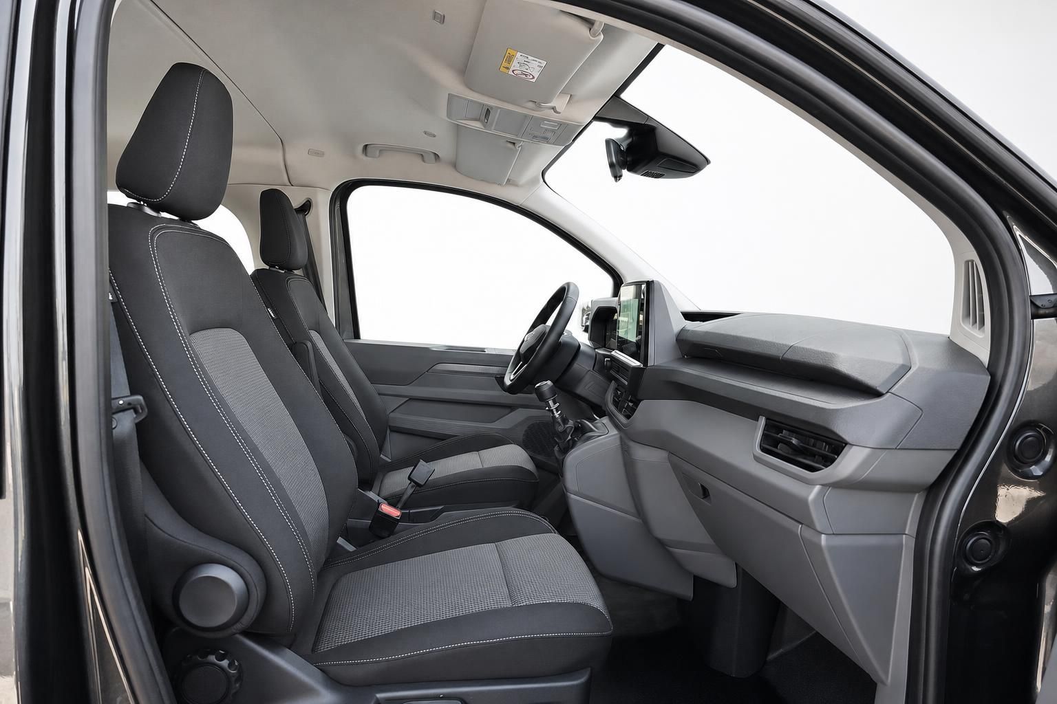 VW Van Innenausstattung mit Sitzen und Armaturenbrett