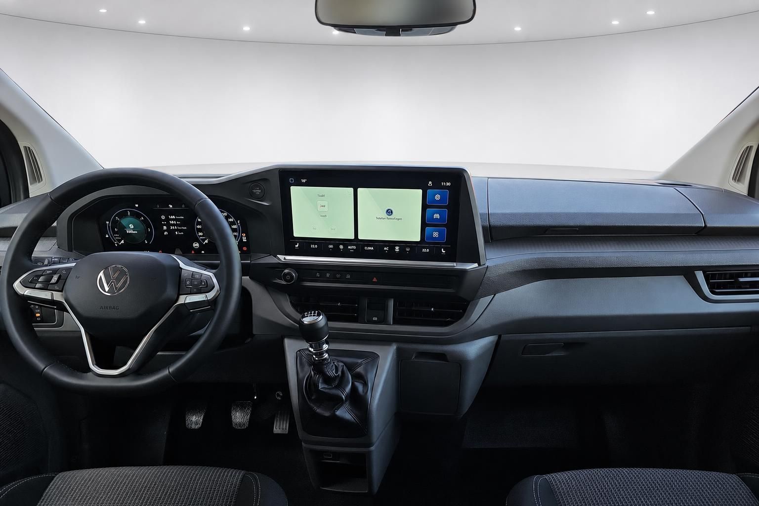 VW Cockpit mit Lenkrad und Touchscreen Infotainment