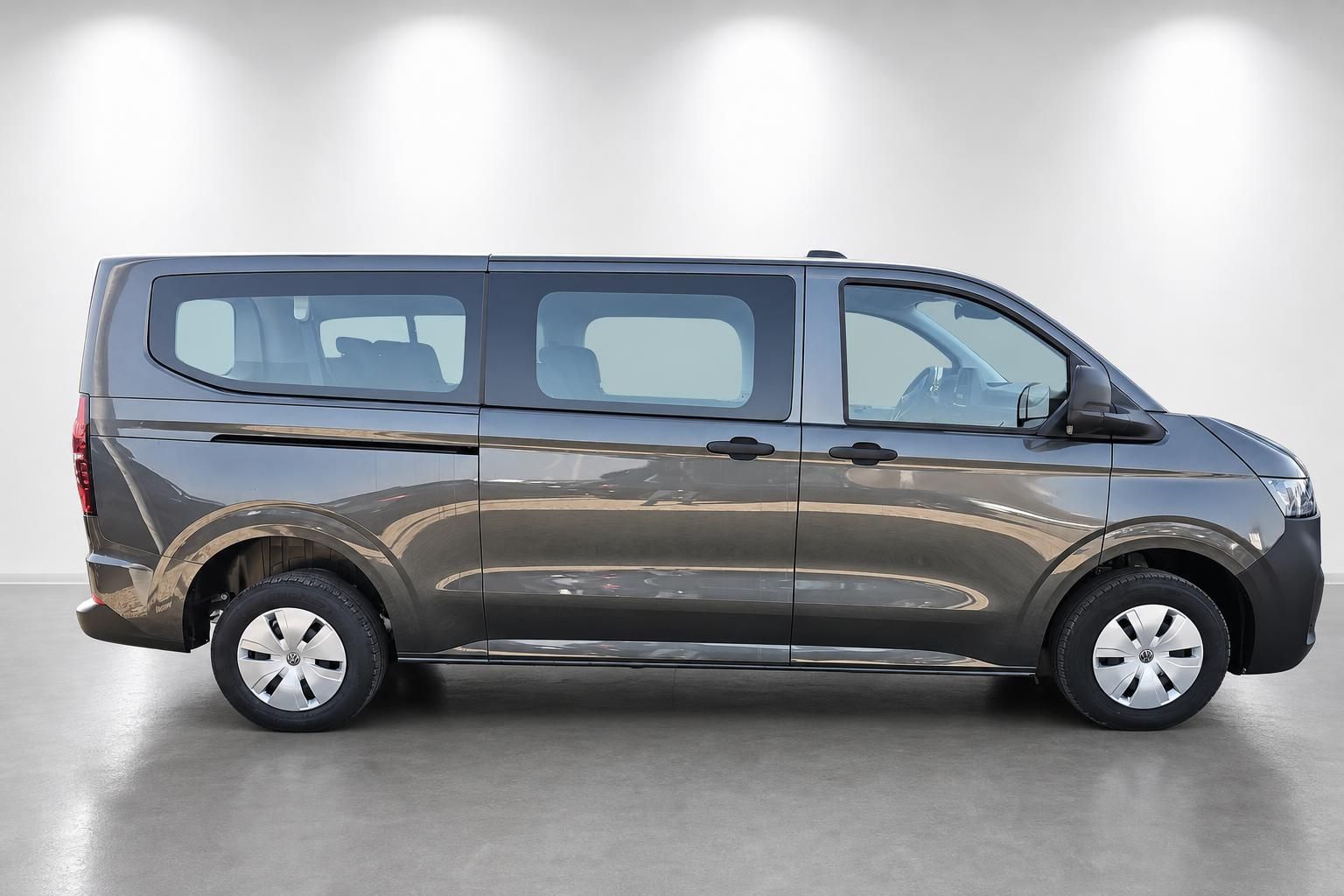 VW Caravelle grau metallic Seitenansicht Van Studioaufnahme