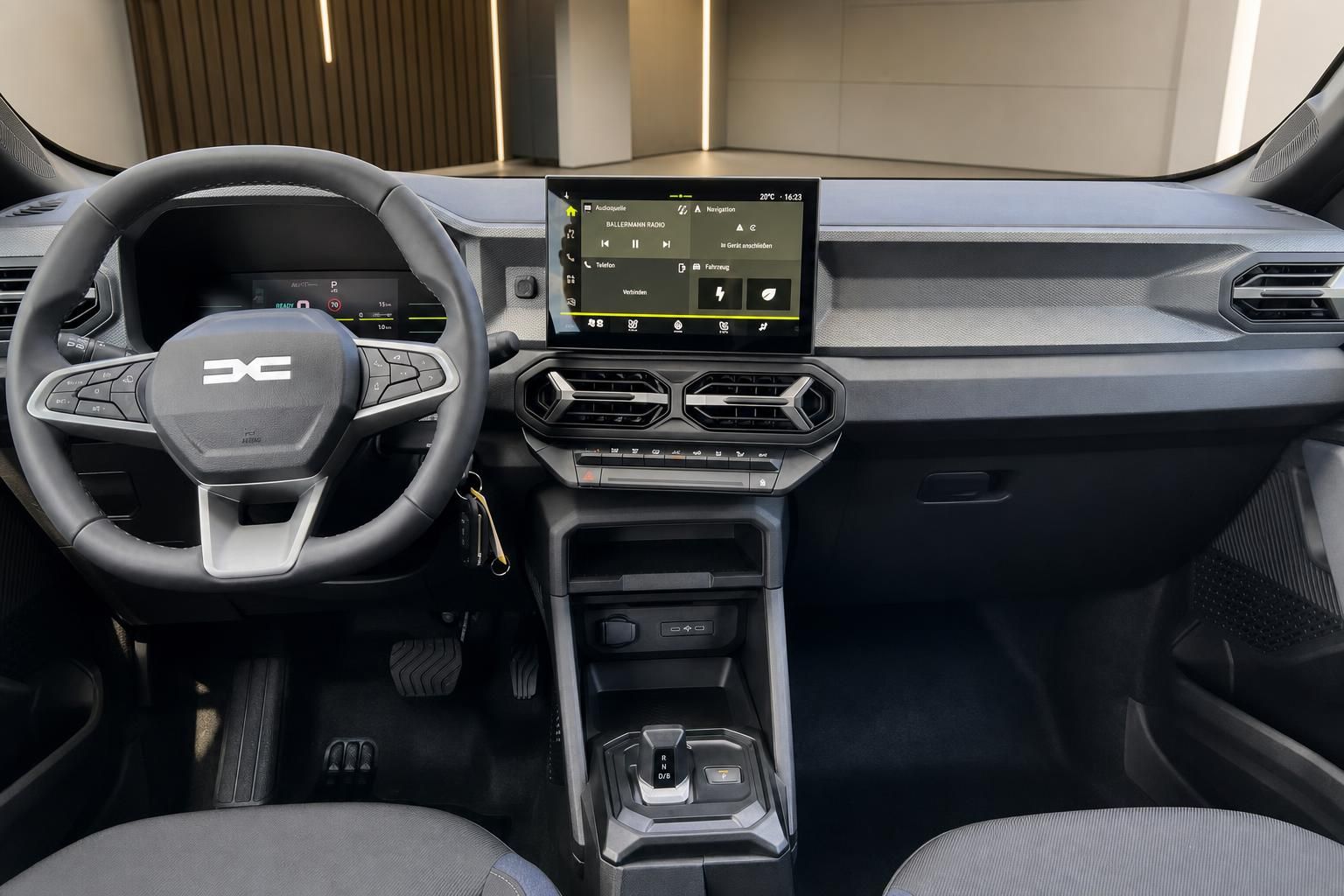 Dacia Duster Cockpit und Armaturenbrett mit Touchscreen-Display und modernem Design