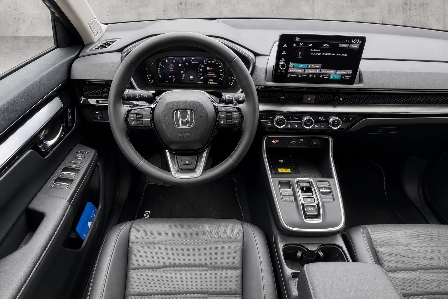 Honda CR-V Innenraum Cockpit mit Lenkrad und Display