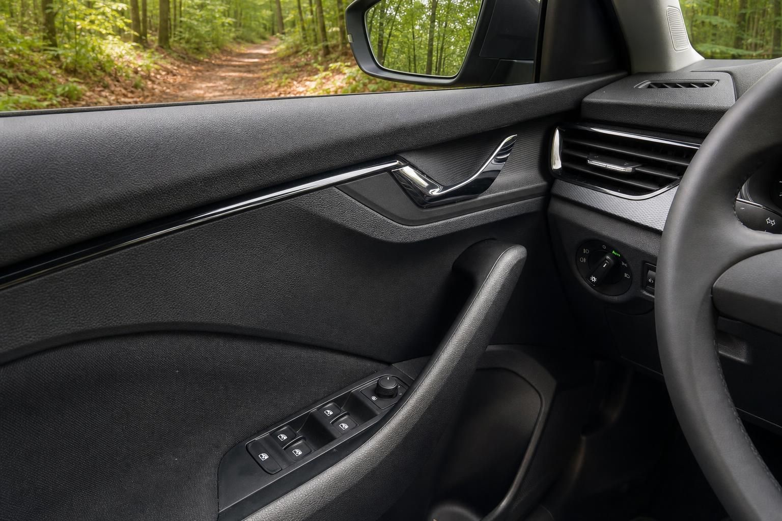 SKODA Fahrzeug Innenraum - Fahrertür mit Fensterhebern und Spiegelverstellung