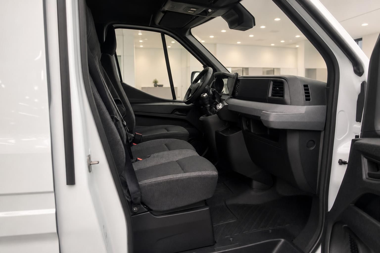Renault Master Innenraum Fahrersitze und Armaturenbrett Detailansicht