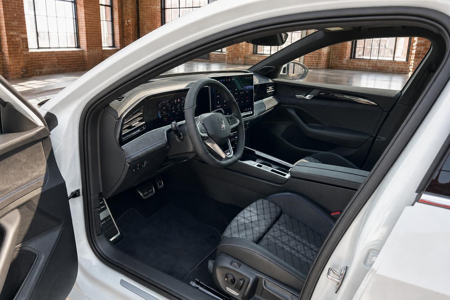 VW Golf R Innenraum Cockpit und Sportsitze Fahrerseite