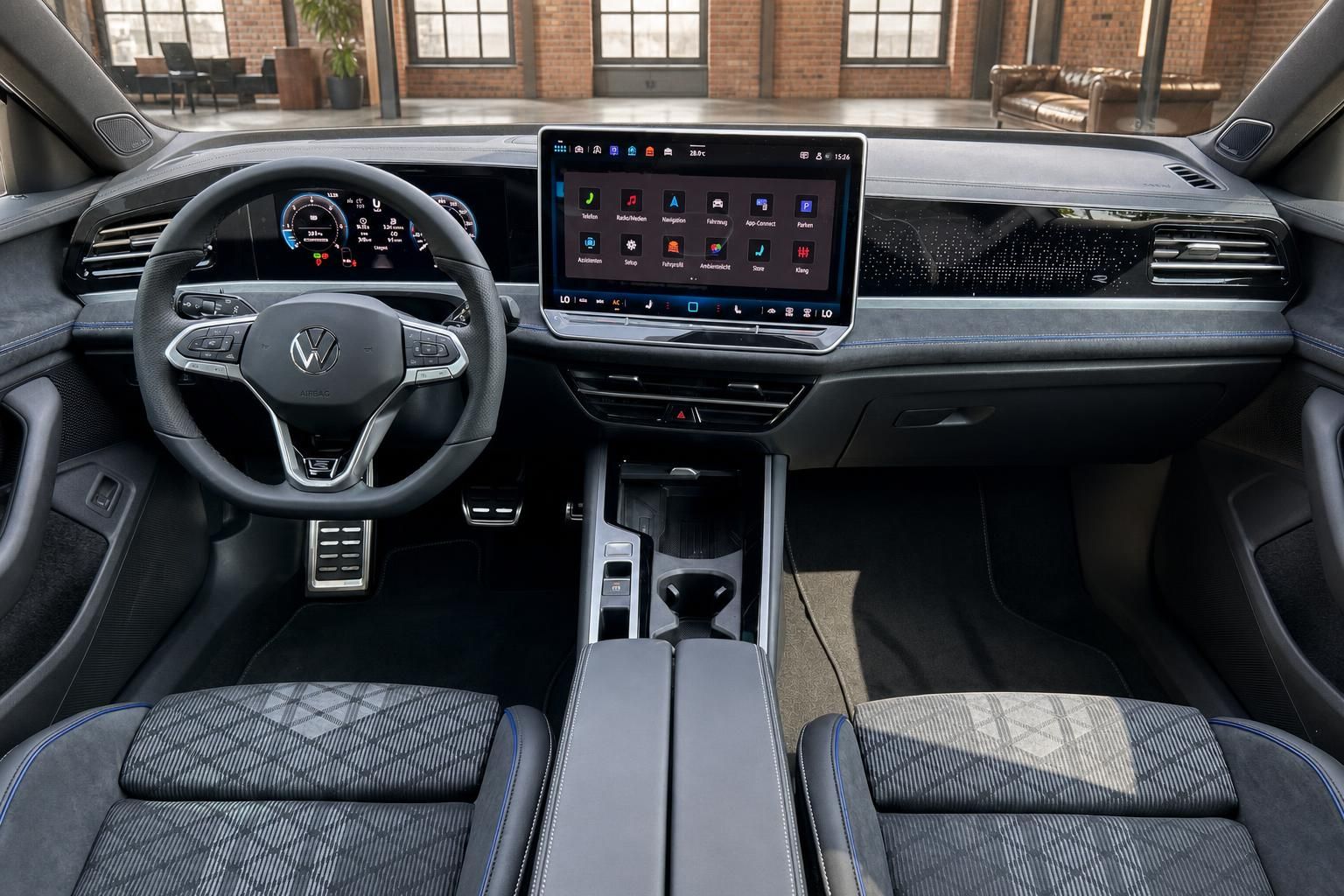 VW Cockpit mit Digitaldisplay und Touchscreen Infotainment