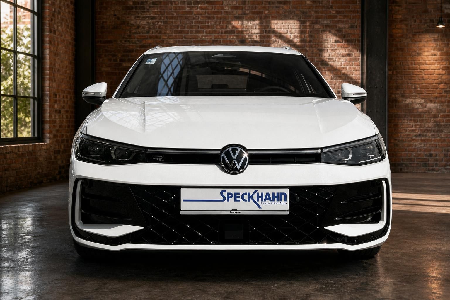 VW Golf R weiss Frontansicht mit Haendlerkennzeichen Speckhahn