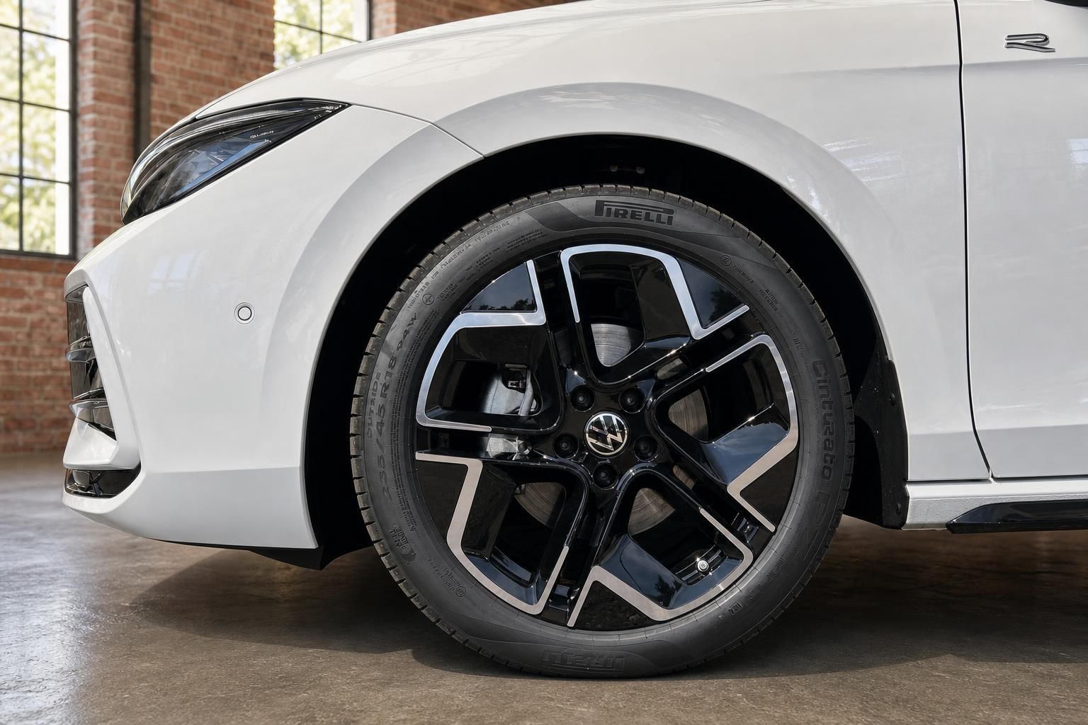 VW Golf R weiss Felge und Reifen Detailansicht Seitenansicht