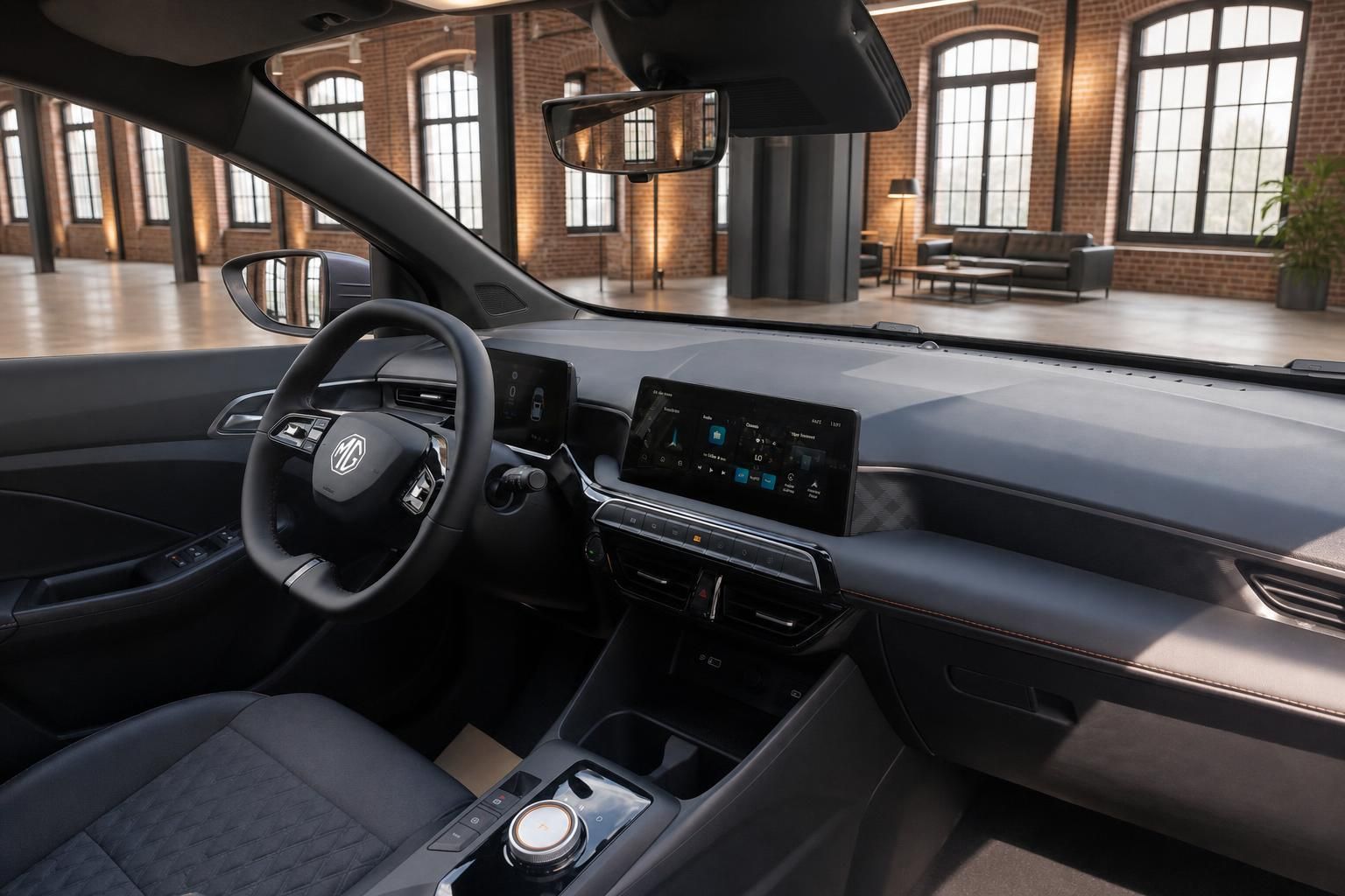 MG Cockpit mit Lenkrad und Infotainment-Display im Innenraum