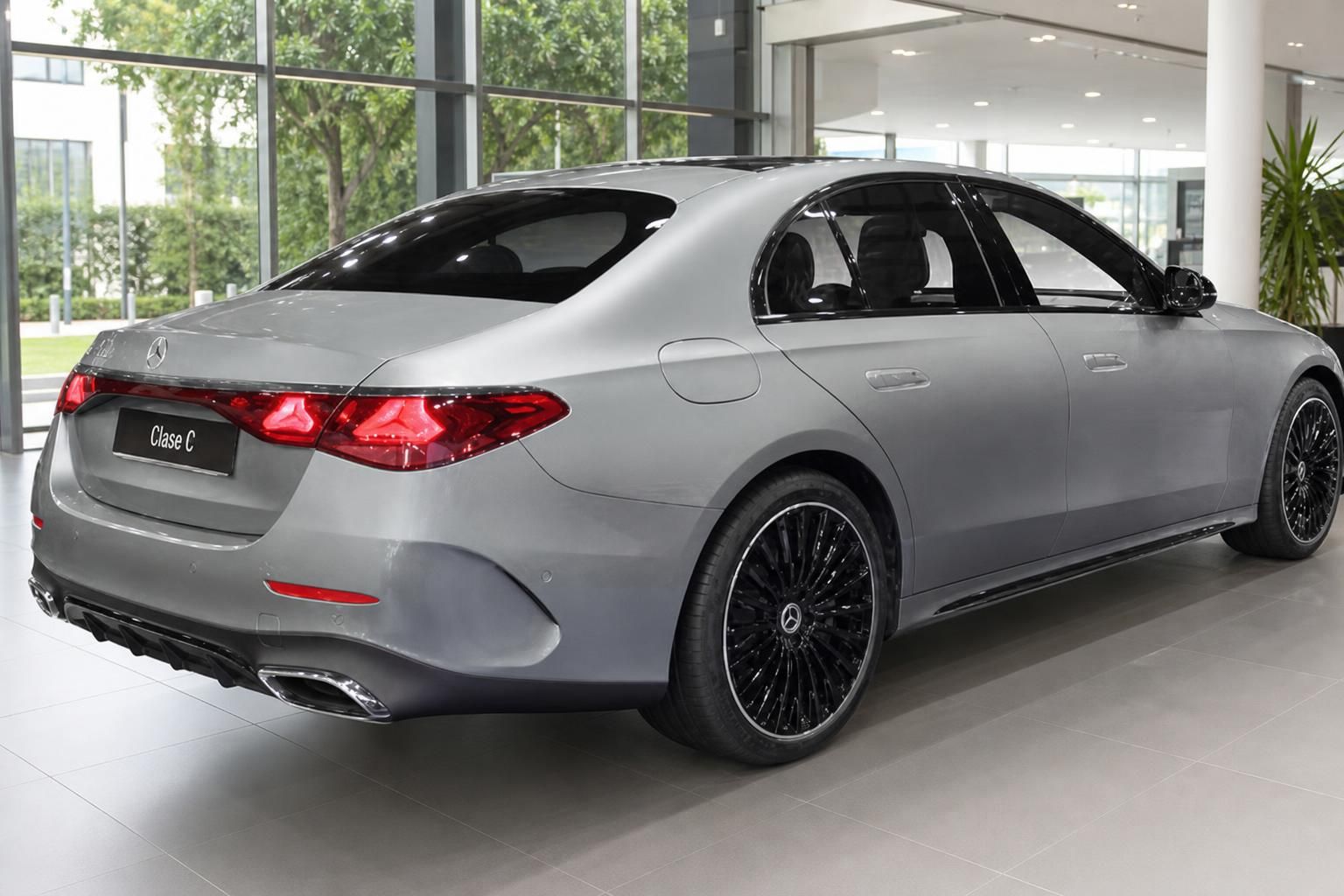 Mercedes-Benz Clase C grau Limousine Heckansicht im Autohaus