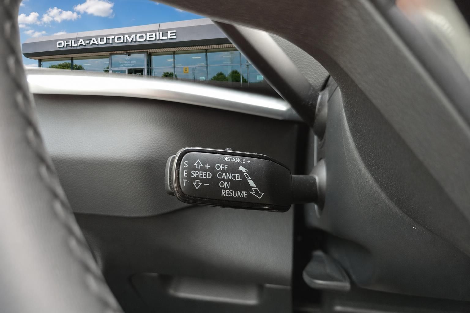 Skoda Karoq Tempomat Bedienelement Nahaufnahme im Innenraum