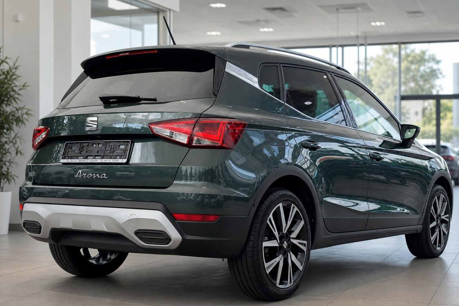 SEAT Arona Heckansicht, dunkelgrüner Gebrauchtwagen