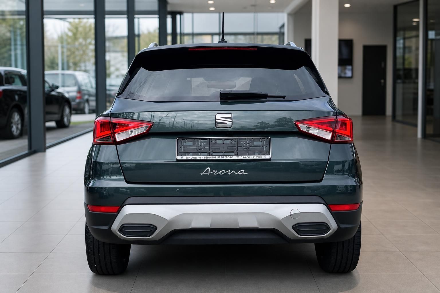 SEAT Arona von hinten, dunkelgrüner Kompakt-SUV