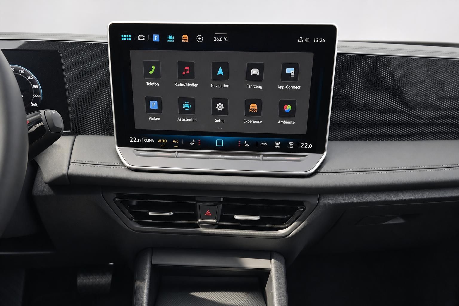 VW Tiguan Infotainment Touchscreen mit Menüansicht im Detail