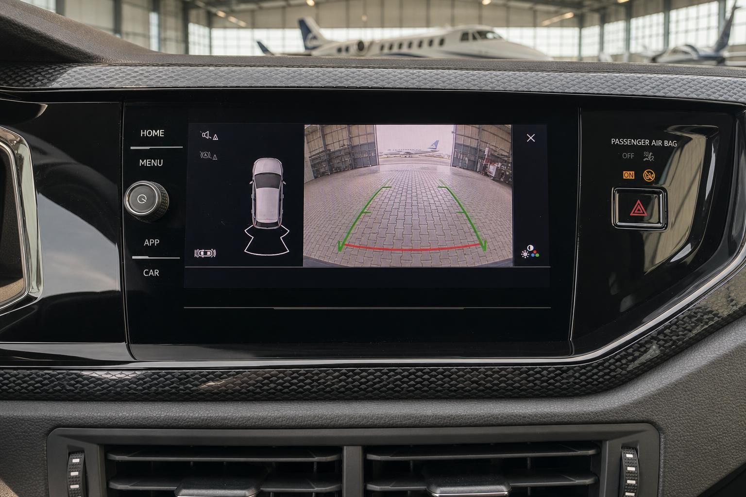 Volkswagen Infotainment-Display mit Rückfahrkamera und Parkassistent