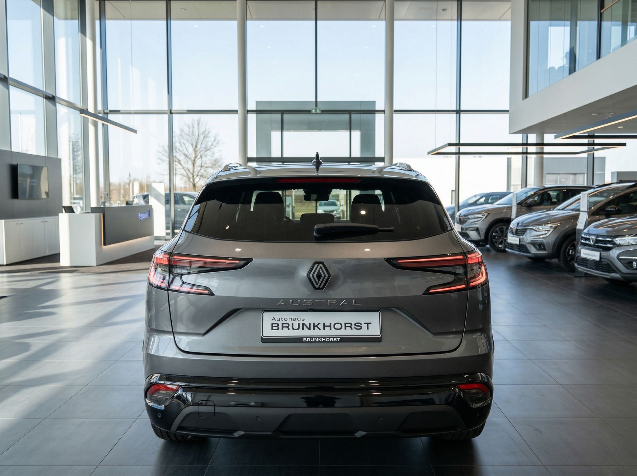 Renault Austral Heckansicht in grau - SUV mit LED-Rückleuchten im Autohaus Brunkhorst
