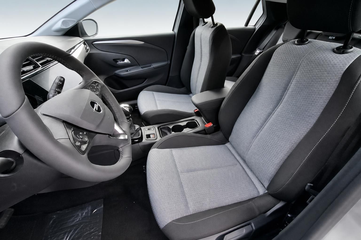 Opel Corsa Innenraum Vordersitze und Mittelkonsole Detail